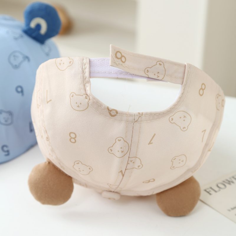 Children'S Three-Dimensional Cartoon Teddy Bear Gooh With Letter Prints Featuring A Bear'S Ears. It Is Cute And With A Beret Chapeau. Suitable For Going Out, Exercising And Traveling
