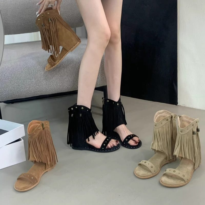 Sandales Spartiates d'Inspiration Créateur Ornées de Pampilles et de Clous pour Femme