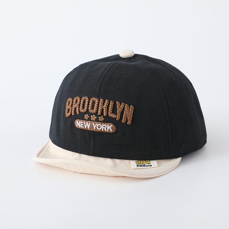 Casquette de Baseball Enfant Tendance, Broderie Multicolore 3D, Visière Courte Ajustable – Parfaite pour le Quotidien et les Sorties
