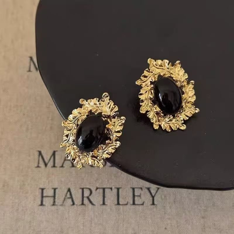 Nouveauté : Puces d'Oreilles Ovales Vintage en Métal – Élégance Raffinée pour Femme