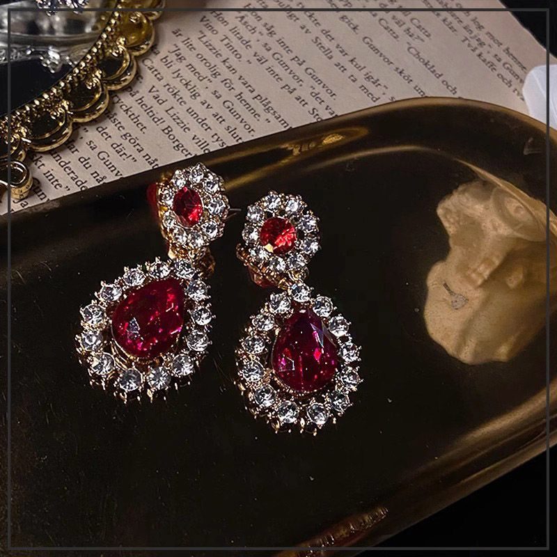 Boucles d'oreilles Vintage Style Hong Kong, Rubis d'Imitation, Élégance Raffinée pour Soirées