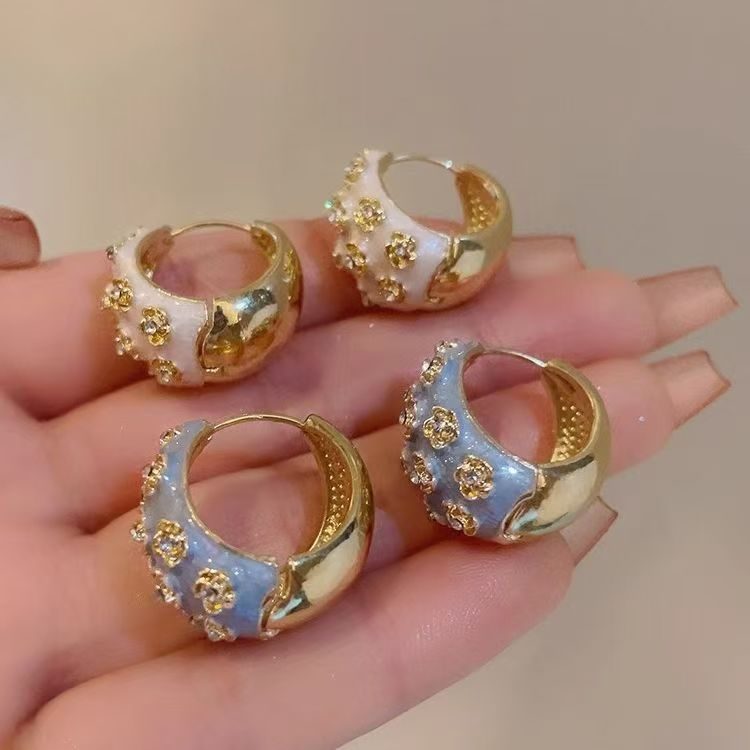Boucles d'Oreilles Pendantes Luxe Vintage – Rose Bleue Gaufrée, Zircons Scintillants Incrustés & Émail Français Délicat – Le Bijou Statement Féminin