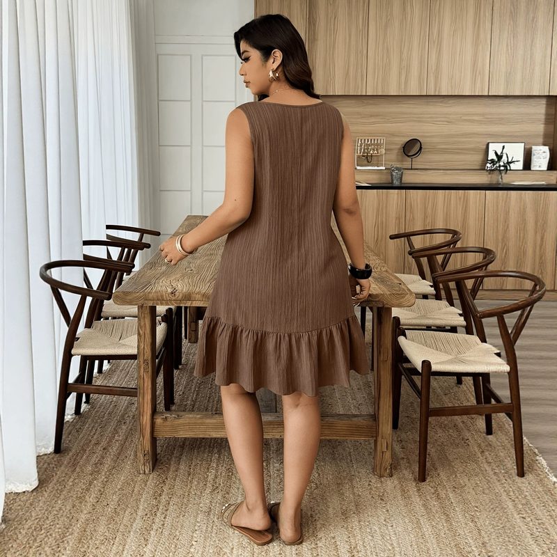 Robe de Villégiature Sans Manches, Col Asymétrique Subtil