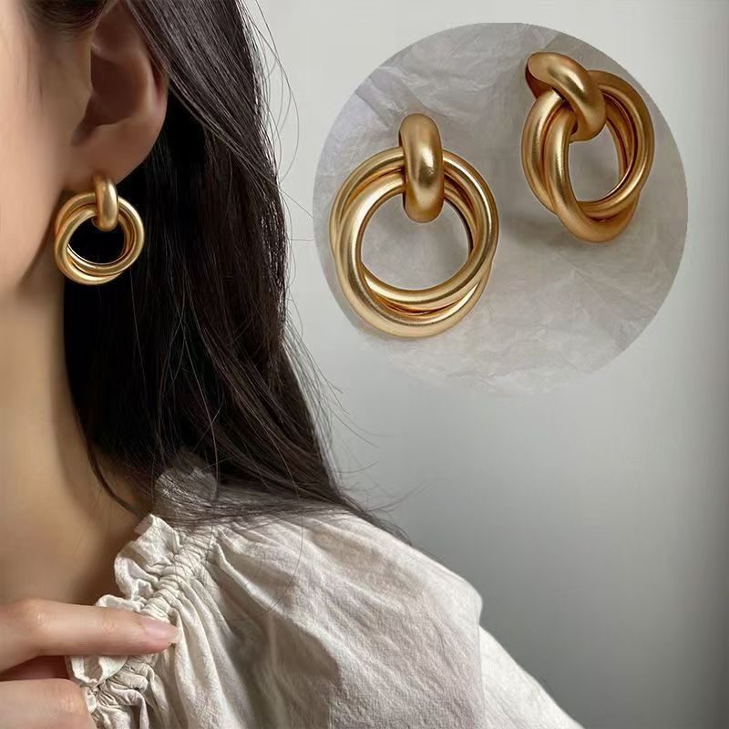 Boucles d'oreilles Minimalistes en Métal – Style Rétro Baroque Tendance et Affirmé