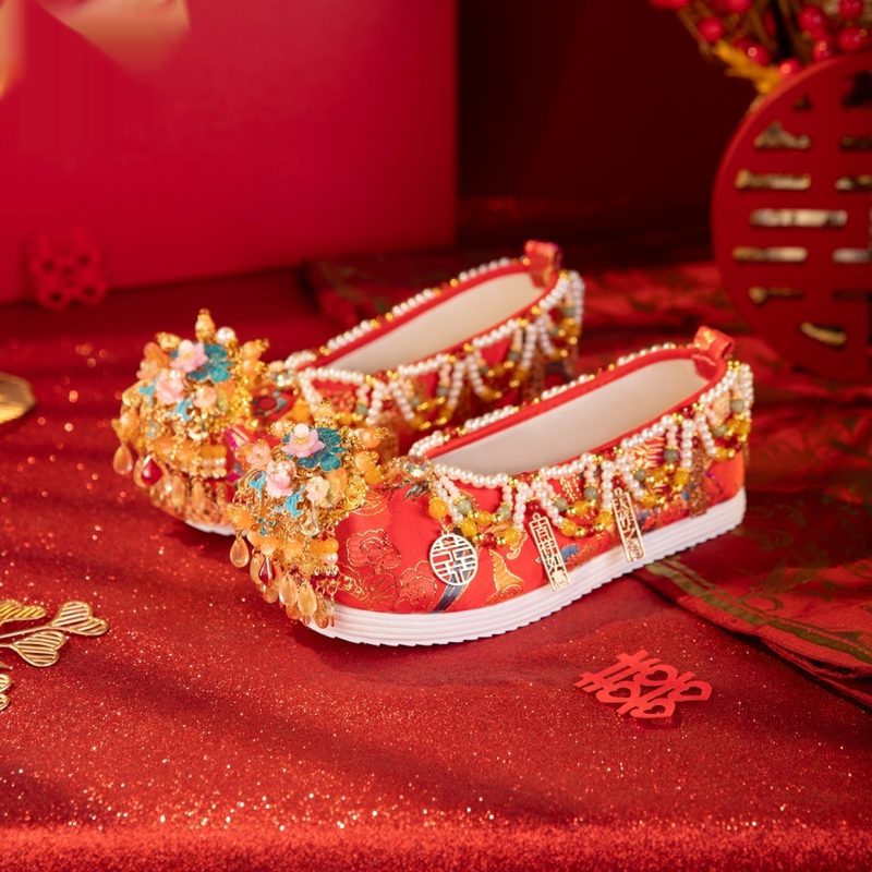 Handmade Original Chinese Wedding Chaussures , Red Heavywork Tassel Beaded Bride Xiuhe Chaussures With Floral Decoration, Handcrafted Hanfu Chaussures