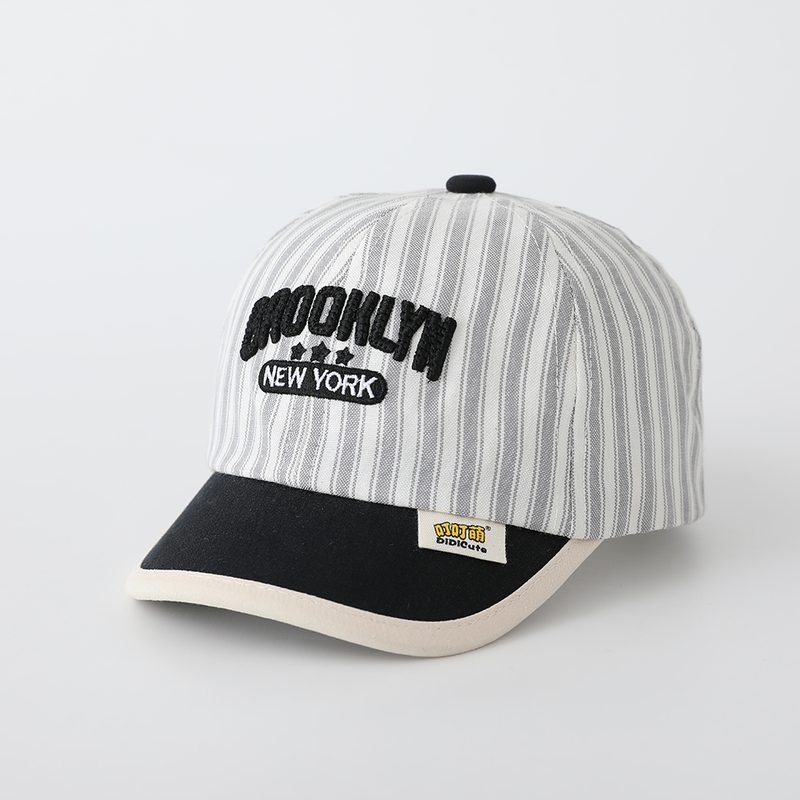 Casquette de Baseball Enfant Rayée Multicolore avec Broderie Lettres 3D – Ajustable, Style Décontracté, Idéale pour Voyages, Jeux et Sports