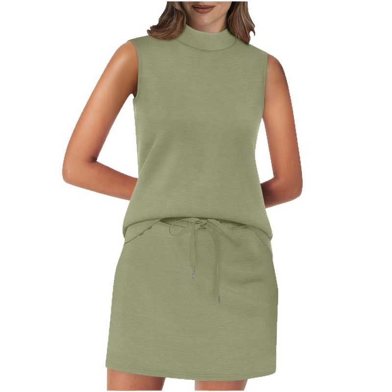 Ensemble estival chic : Top sans manches à col montant et jupe courte pour la plage