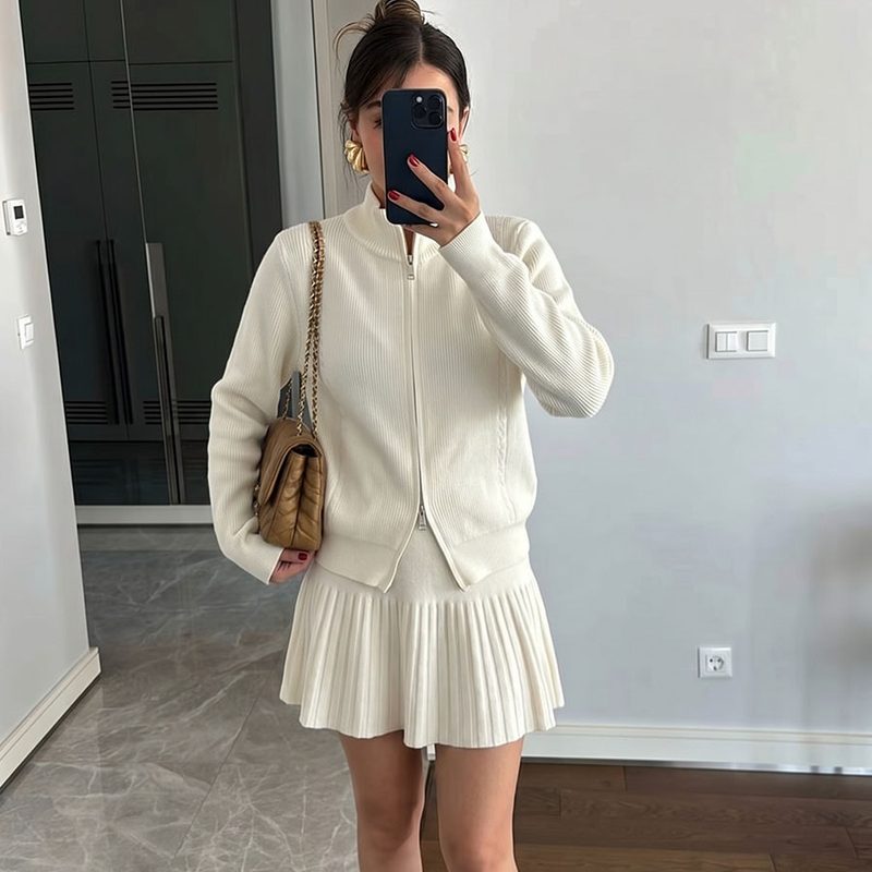 Ensemble Femme : Cardigan Zippé et Jupe Plissée en Maille