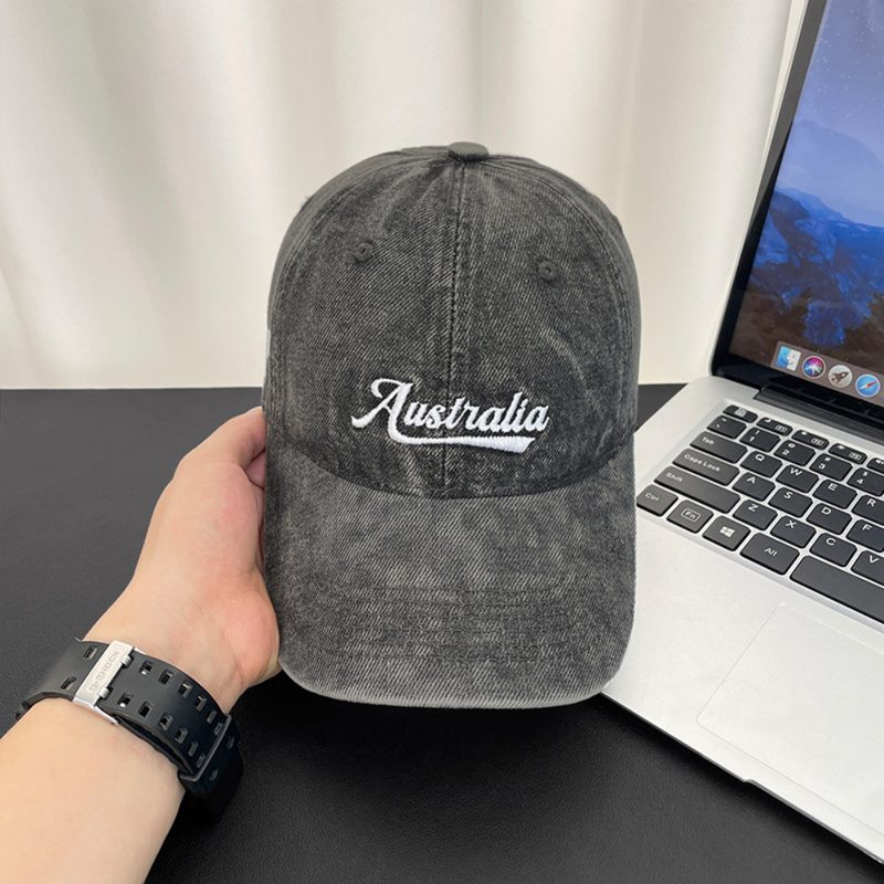 Casquette de Baseball Monochromatique Vintage Délavée – Broderie Lettres Effilochées & Visière Détruite – Style Urbain Unique