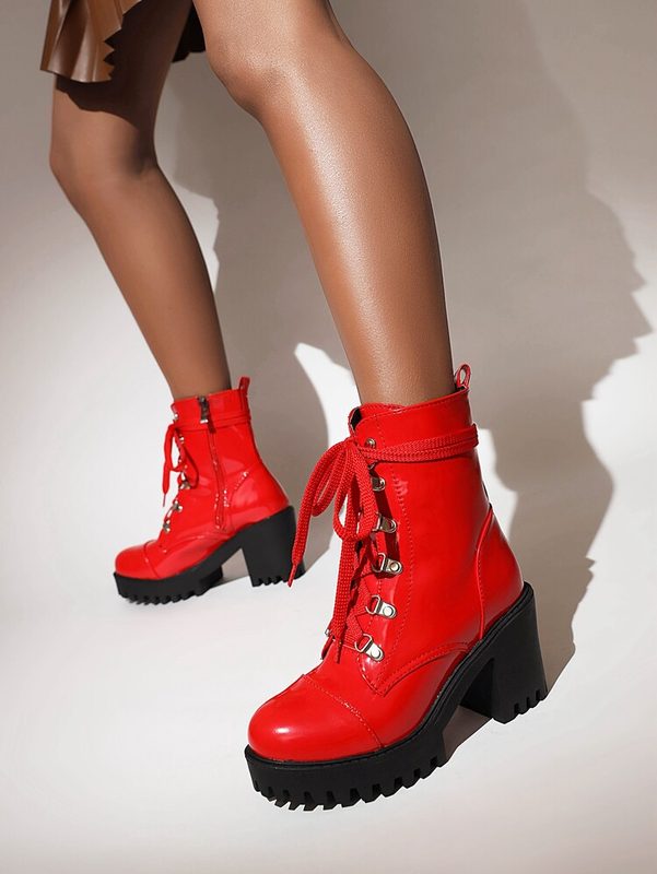 Patent Leather Chunky-Heel Riding Boots With A Thick Sole Front