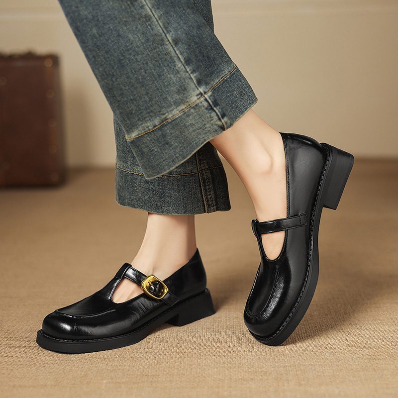 Buckle Vintage Roman Chaussures With Stitched Seams And A Deep Toe Box
