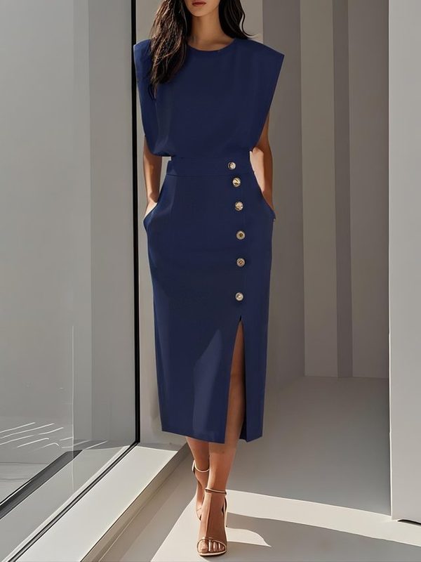 Robe Midi Fourreau Élégante Sans Manches à Col Rond, Épaules Structurées, Taille Haute et Fente Boutonnée Latérale