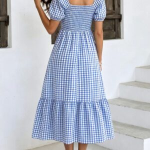 Robe Longue Femme en Vichy à Col Carré et Manches Bouffantes, Smockée et à Volants – Élégance Estivale Décontractée