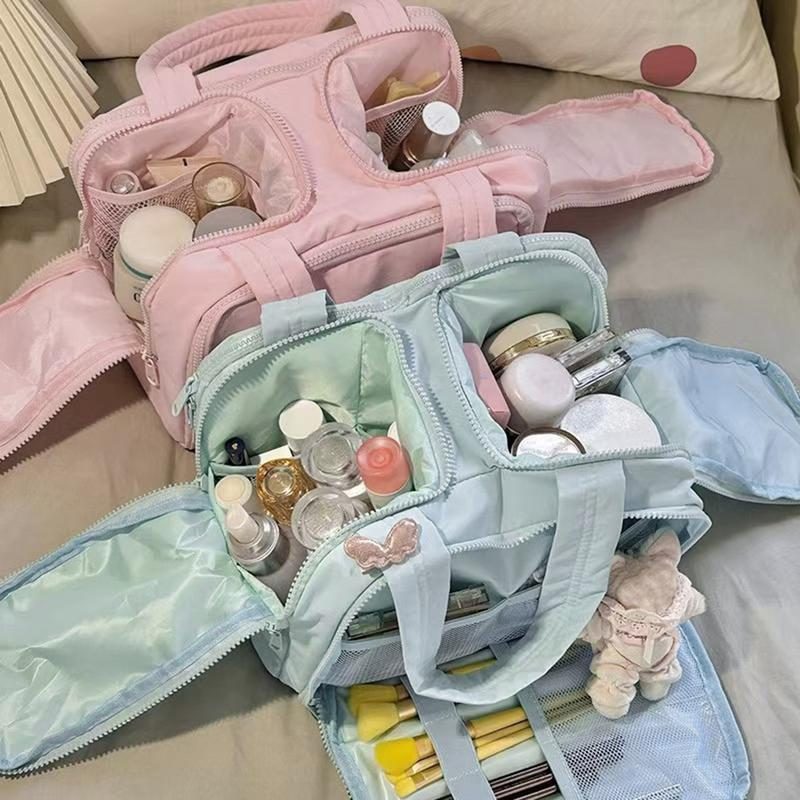 Trousse de Voyage Femme Autoportante, Effet Guimauve, Grande Contenance, Ultra-Légère, Toucher Doux, 4 Compartiments et Fermeture Zippée, pour Maquillage et Soins Personnels