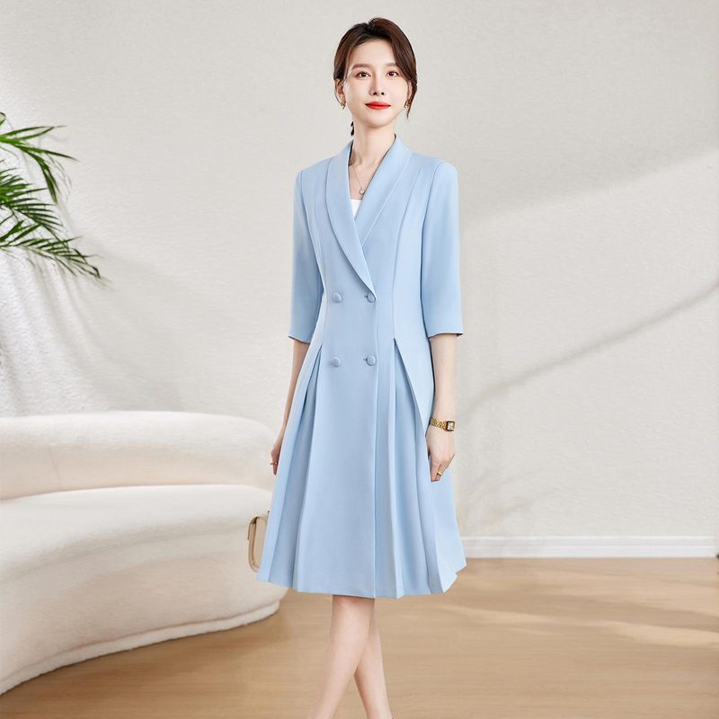 Coupe Ajustée Summer Jupe For A Sophisticated Suit Look