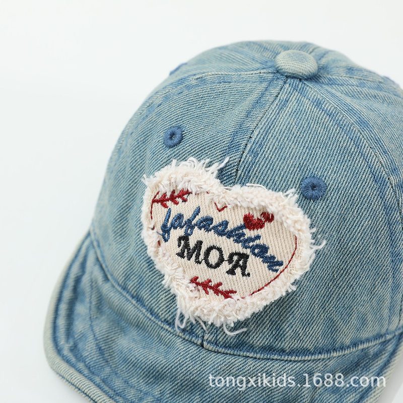 Casquette de Baseball Enfant Rétro, Patch Cœur Effiloché, Effet Délavé & Vieilli, Visière Souple Ajustable – Idéale pour Toutes les Aventures