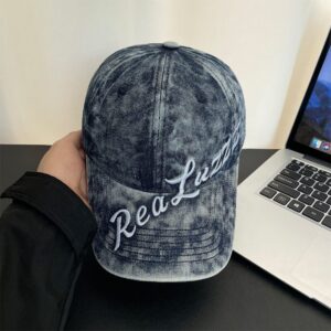 Casquette de Baseball Signature - Broderie Effilochée 'Monochrome Individuality', Look Vintage Délavé & Visière Détail Usé - Style Urbain & Voyage