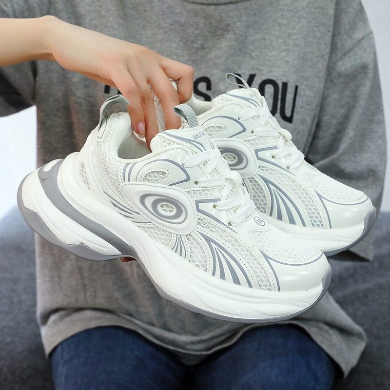 Chunky-Soled Silver Dad Chaussures